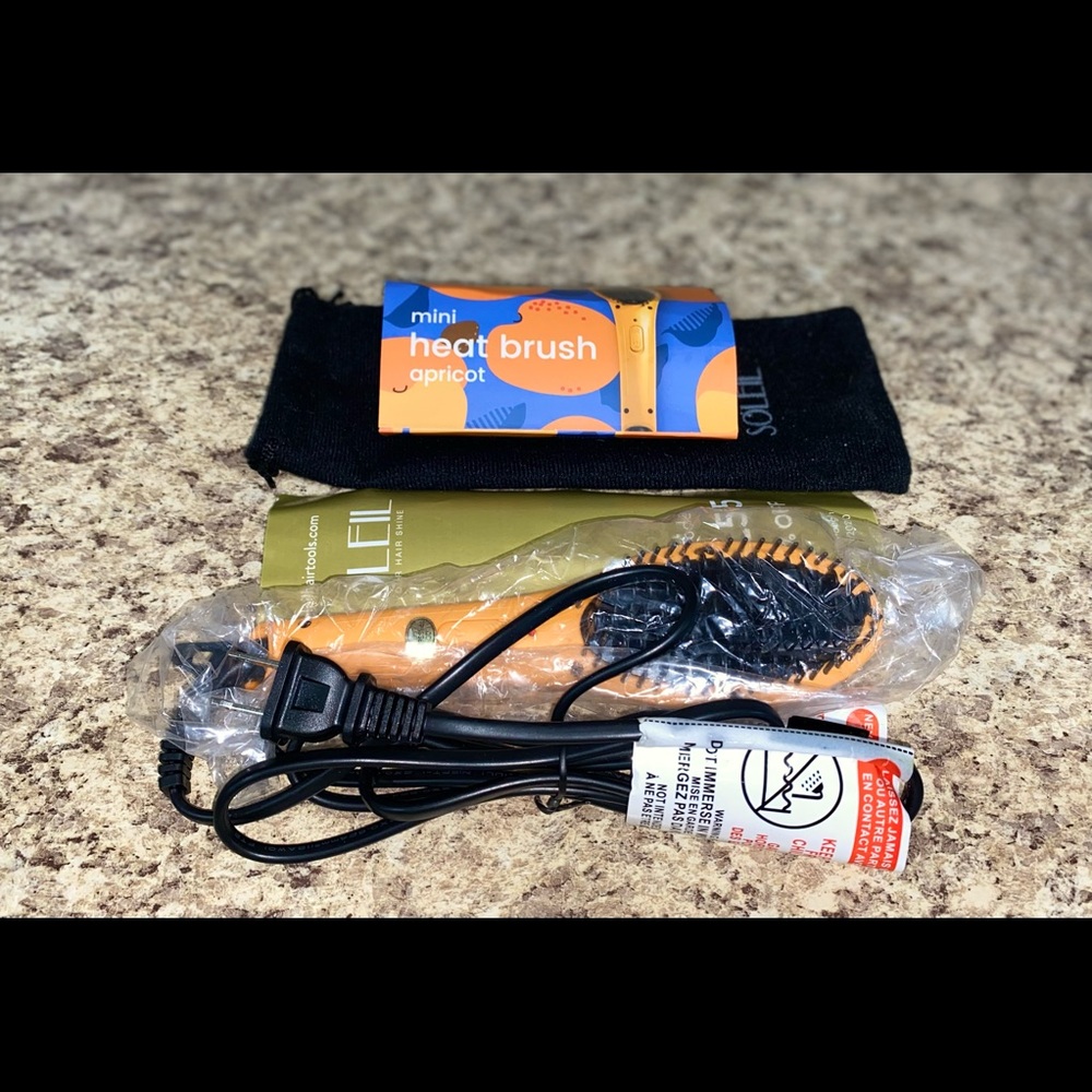 Soleil mini heat brush in color apricot